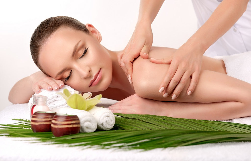What is Aromatherapy - Benefits, Oils & more