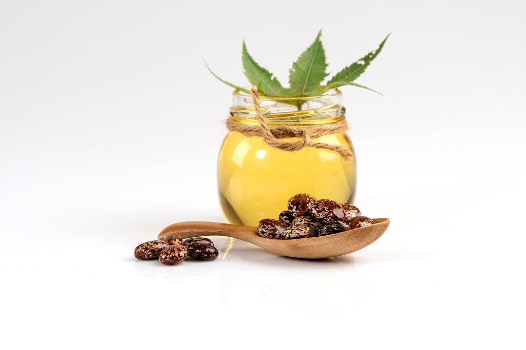 Tips to Use Castor Oil to Remove Dandruff