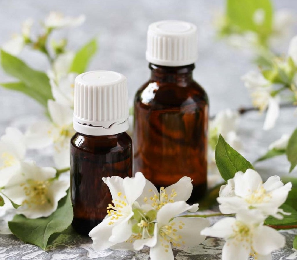 7 Benefits of Jasmine Oil For Hair and Skin (Infographic)