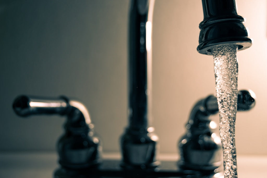 4 Signs Hard Water Is Damaging Your Hair & Here's How To Prevent It
