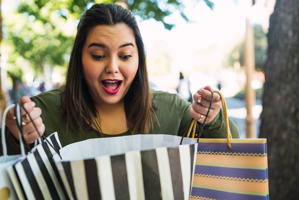 Products That You Always Need in Your Bag for That Polished, Flawless Look On-the-Go