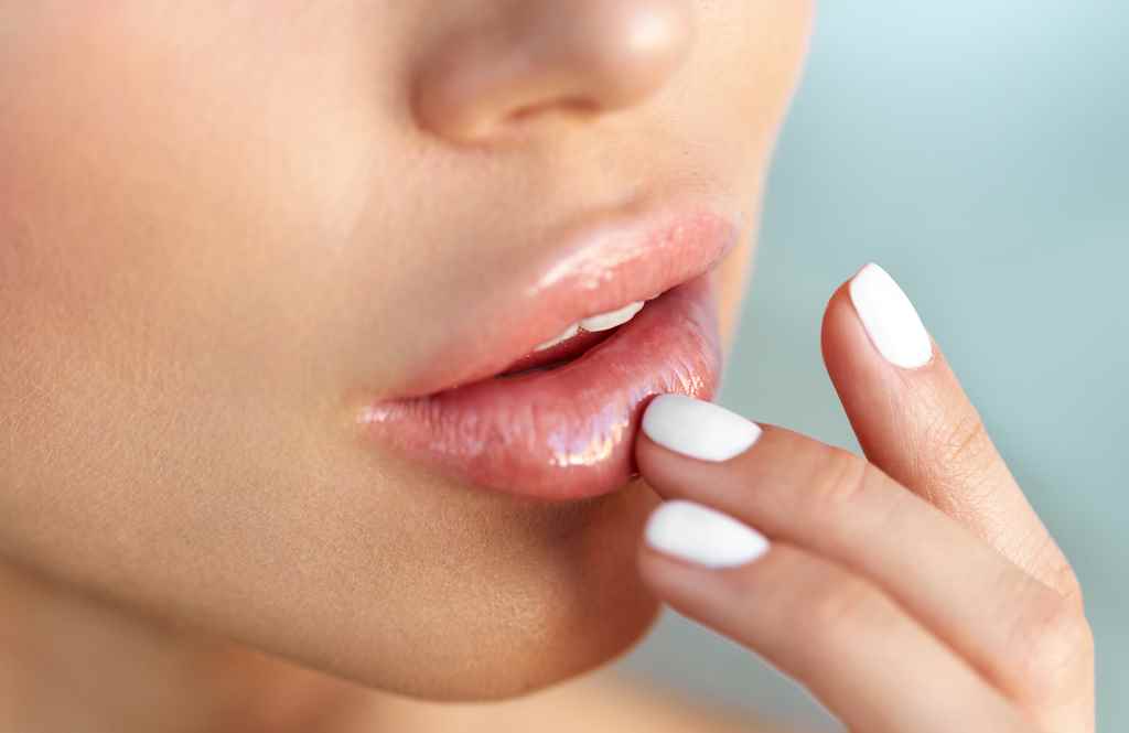 Almond Oil for Lips - Benefits and How to Use