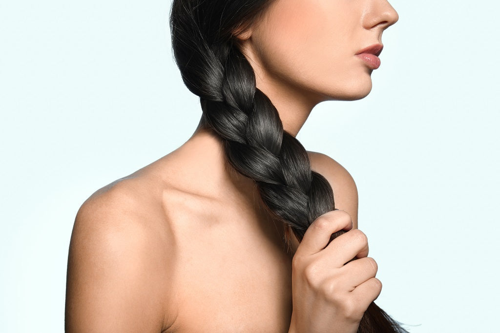 25 Best Herbs for Hair Growth and Thickness