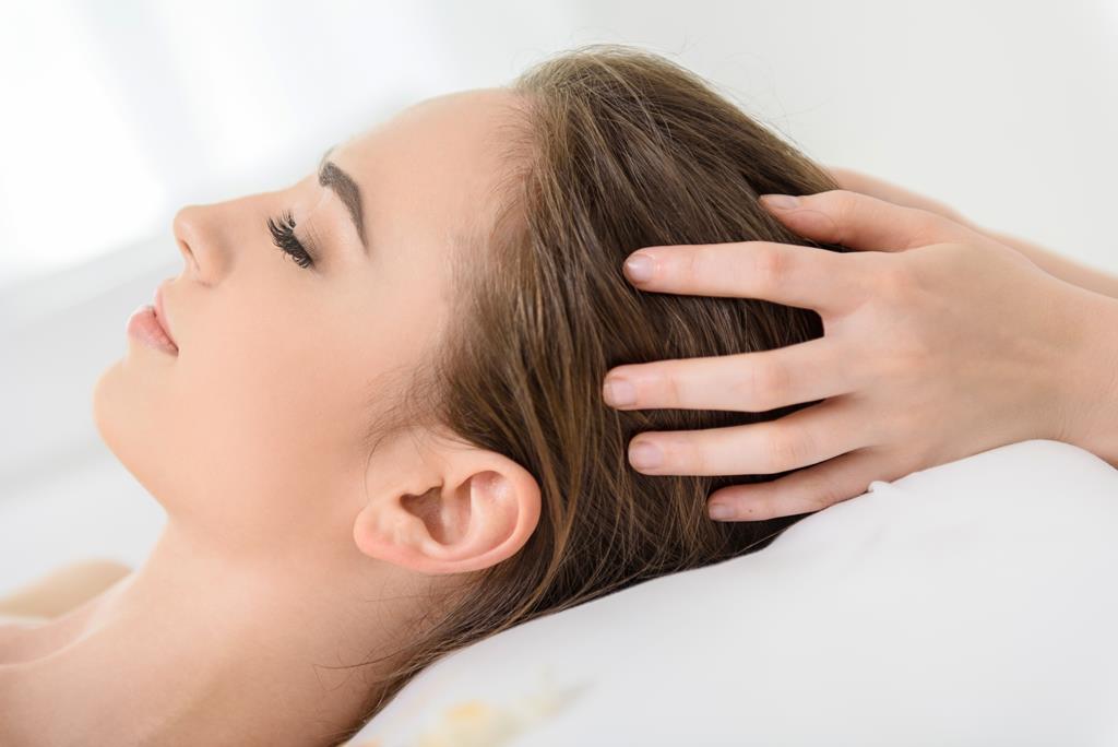 Hot Oil Massage For Hair - Benefits And How To Do