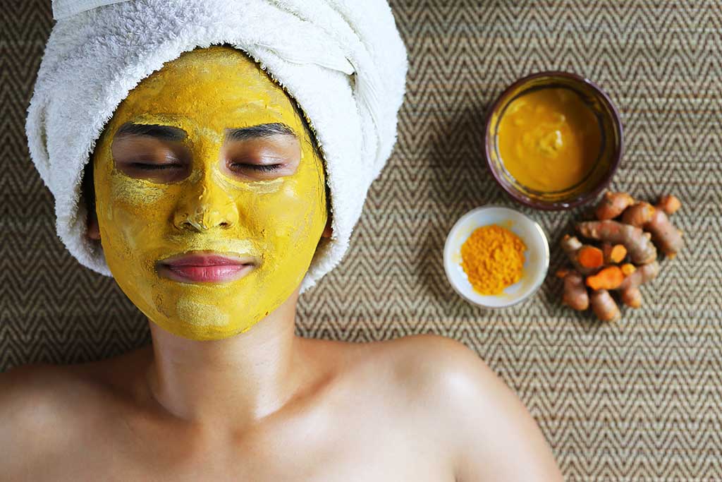 10 Simple Homemade Turmeric Face Mask for Glowing Skin