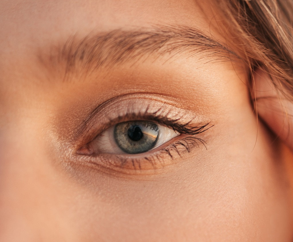 8 Natural Ways To Grow Your Eyelashes